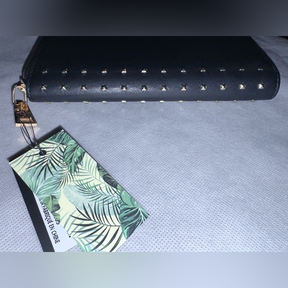 Badgley Mischka Studded Zip Around Wallet Black Gold Hardware NWT Designer - Picture 3 of 3